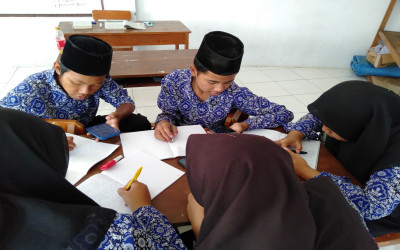 Bangga Berbatik, Bangga Berbudaya: Memaknai Hari Batik Nasional di MTs Ma’arif Al Hamid