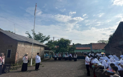 MTs Ma’arif Al Hamid Gelar Peringatan Hari Guru dengan Nuansa Kekeluargaan