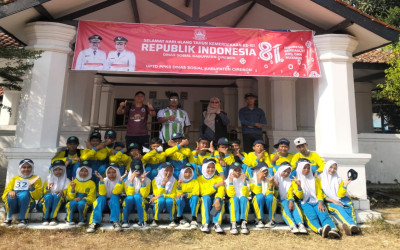 Semangat Pantang Menyerah! MTs Ma'arif Al Hamid Berpartisipasi dalam Lomba Gerak Jalan HUT ke-81 Kemerdekaan RI